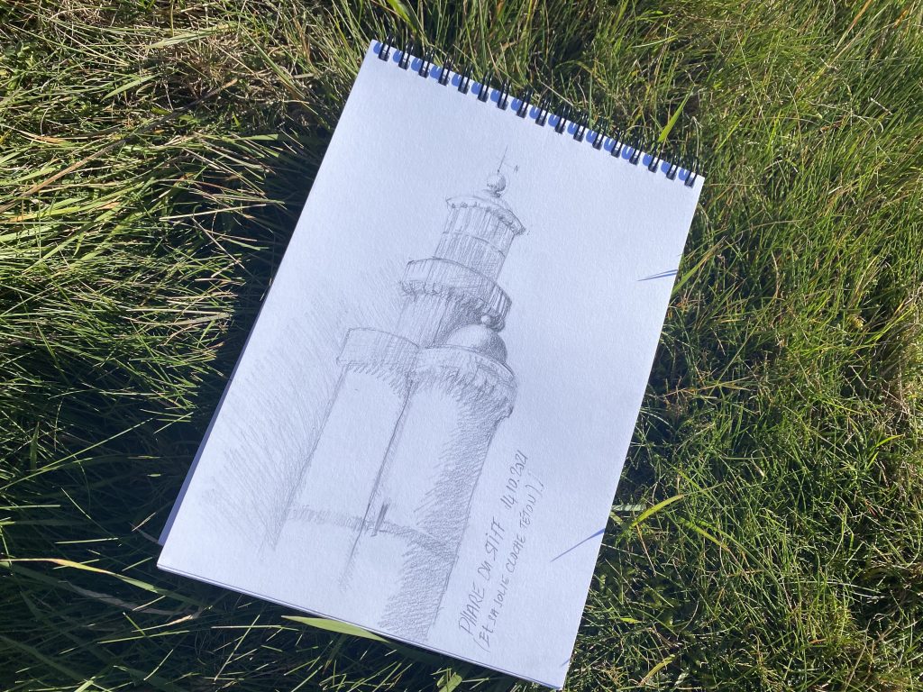 Phare du Stiff et sa jolie cloche téton - Stiff Lighthouse on Ouessant, spiral staircase affront Phare du Stiff flanqué de sa cage d'escalier surmontée d'une jolie coupole en former de téton