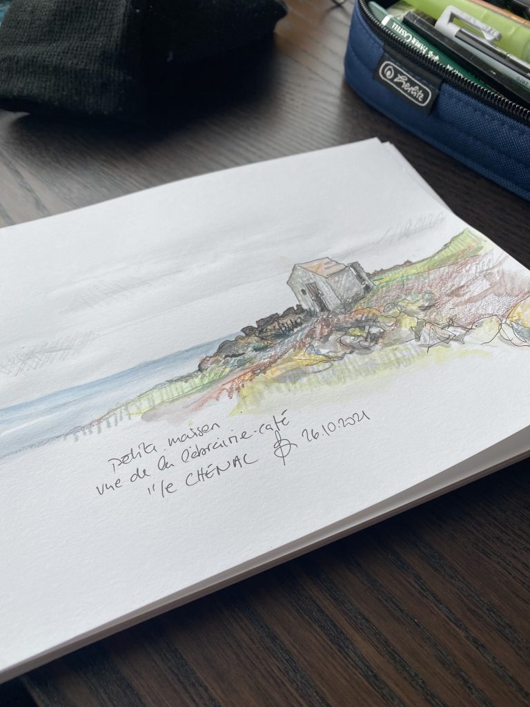 Guérite vue de la librairie café du Chenal Petite maison comme une guérite vue de la librairie-café du Chenal