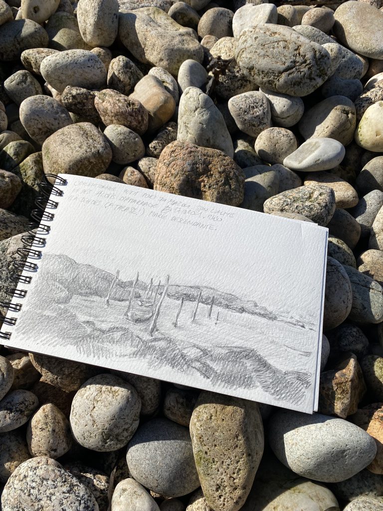 L'exceptionnel petit port du Mazou, son calme et ses pilotis d'amarrage, (Là dehors, ça Tabasse!) Marée descendante 12h30 L'exceptionnel petit port du Mazou, son calme et ses pilotis d'amarrage, (Là dehors, ça Tabasse!) Marée descendante, 12h30